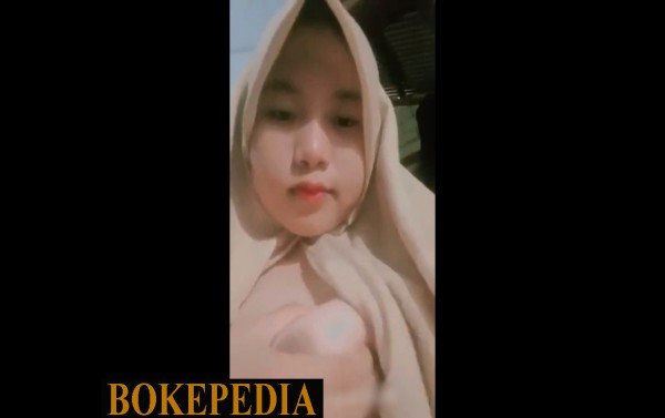 Jilbab susu montok buat video untuk selingkuhan